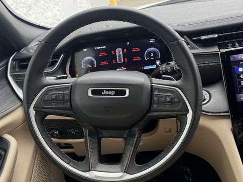 Used 2023 Jeep Grand Cherokee Limited image 16