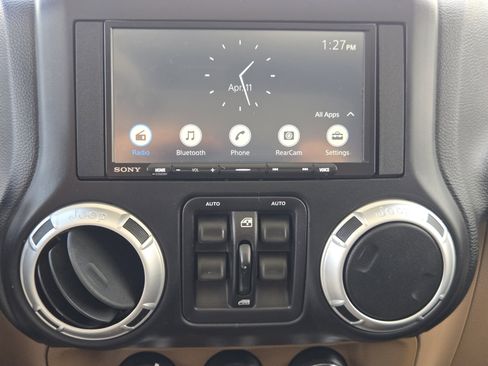 Used 2015 Jeep Wrangler Unlimited Sahara w/ Connectivity Group image 18