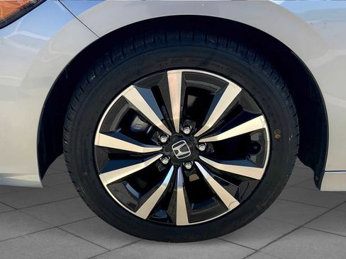Used 2022 Honda Civic EX image 9