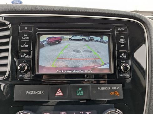 Used 2016 Mitsubishi Outlander SE image 30