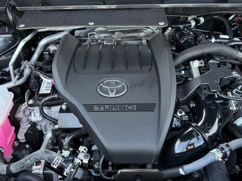 Certified 2024 Toyota Highlander XLE image 35
