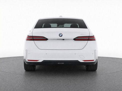 Used 2026 BMW 530i RWD image 4