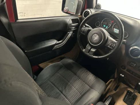 Used 2011 Jeep Wrangler Unlimited Rubicon w/ Connectivity Group AWD/4WD image 12