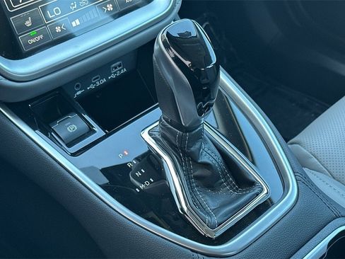 Certified 2025 Subaru Legacy Limited image 21