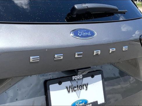 Used 2022 Ford Escape SE FWD image 28