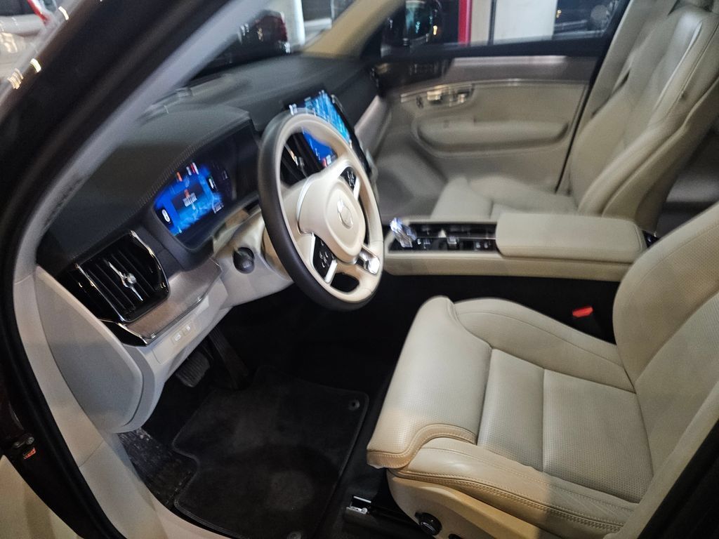 Certified 2025 Volvo XC90 T8 Ultra AWD/4WD image 17