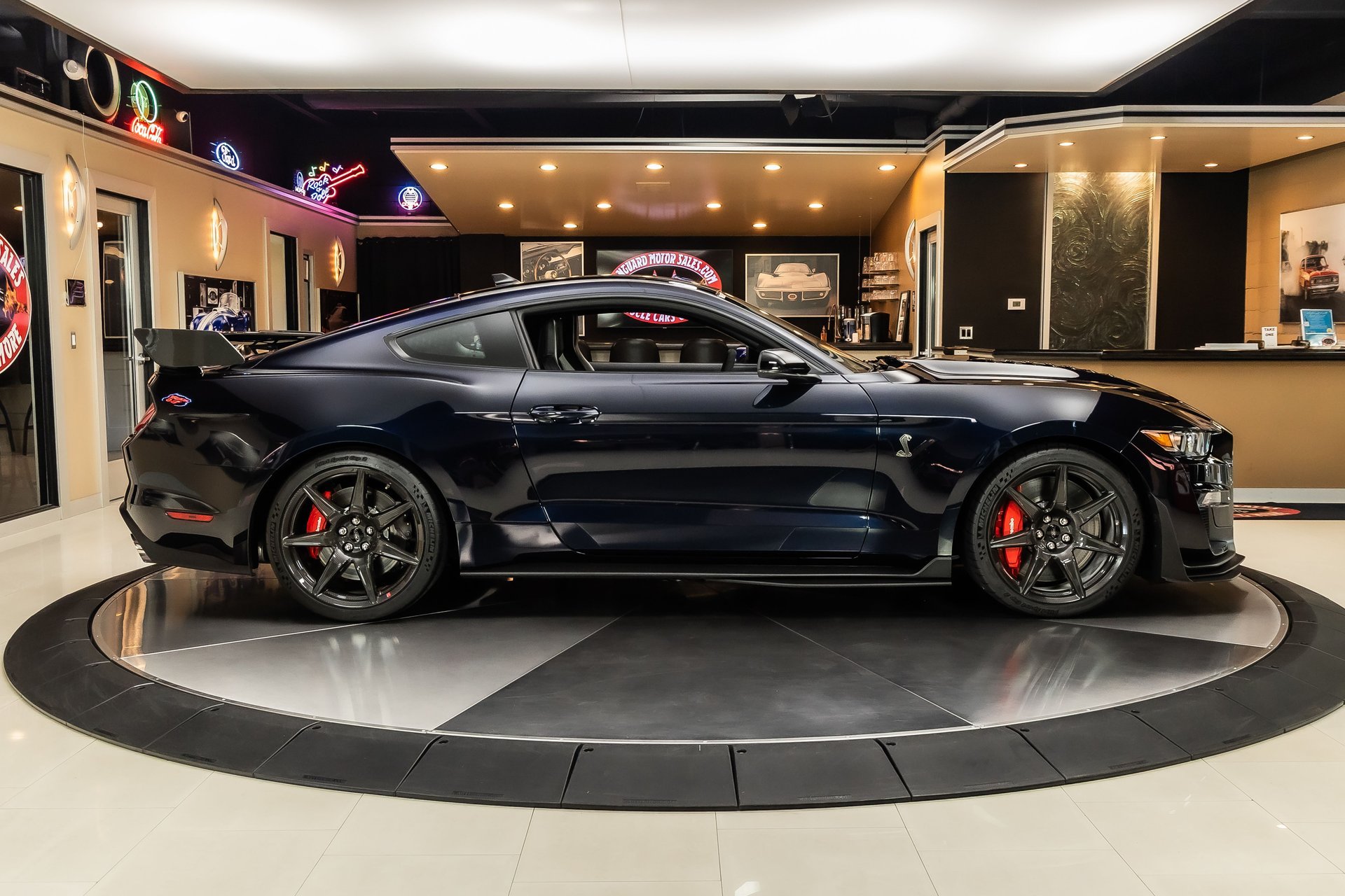 Used 2021 Ford Mustang Shelby GT500 w/ Carbon Fiber Track Pack RWD image 10