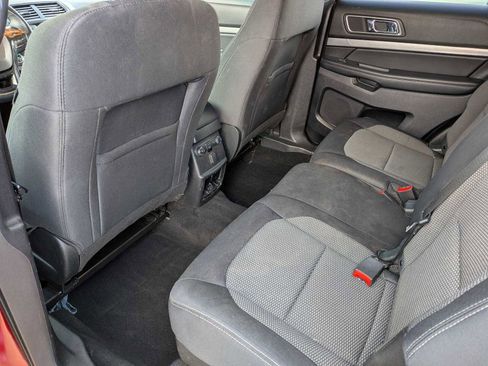 Used 2019 Ford Explorer XLT image 17