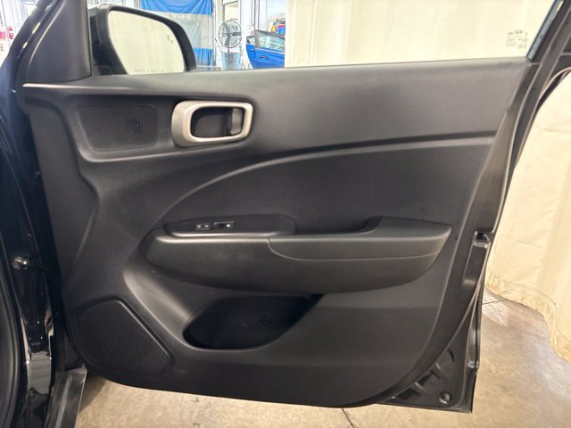 Used 2025 Hyundai Venue SEL FWD image 32