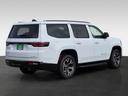 Used 2024 Jeep Wagoneer Series III image 3