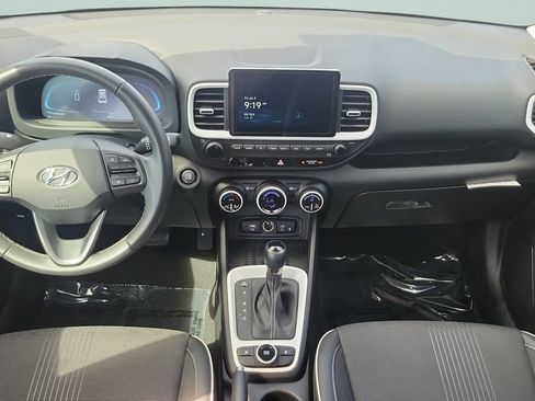 Certified 2025 Hyundai Venue Limited FWD image 14