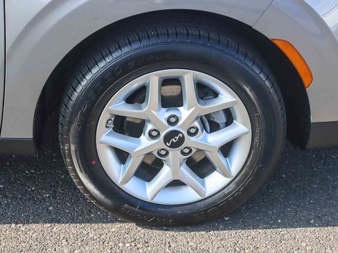 Used 2023 Kia Soul LX w/ LX Technology Package image 14