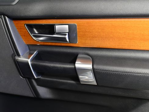 Used 2016 Land Rover LR4 image 19