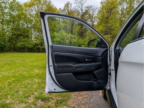 Used 2017 Mitsubishi Outlander Sport ES FWD image 10