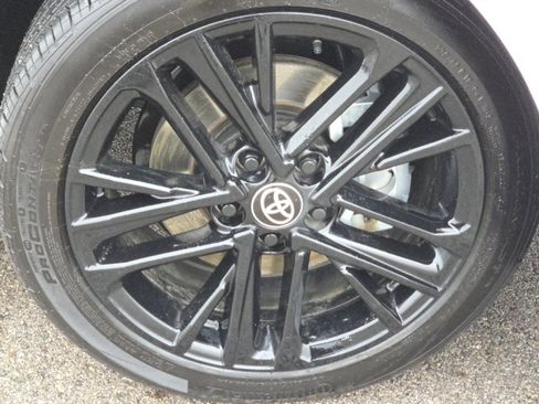 Used 2025 Toyota Camry SE w/ Convenience Package image 8