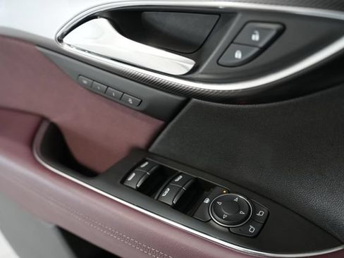 Used 2024 Buick Envision Sport Touring AWD/4WD image 13