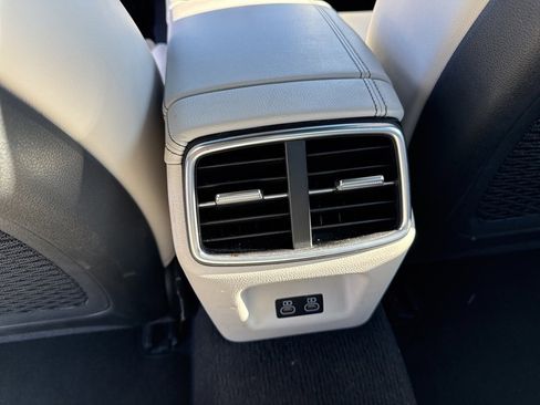 Used 2024 Genesis G70 2.5T image 22