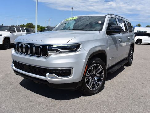 Used 2024 Jeep Wagoneer 4WD w/ Premium Group I image 5