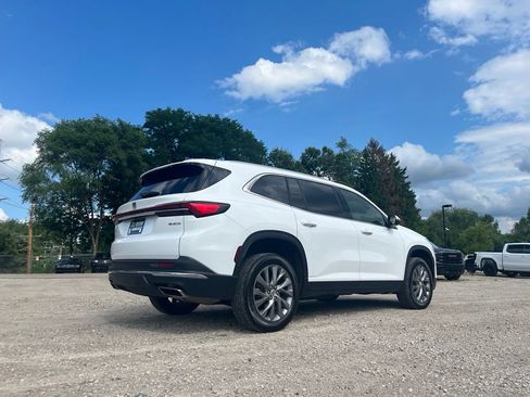 Used 2025 Buick Enclave Preferred AWD/4WD image 7