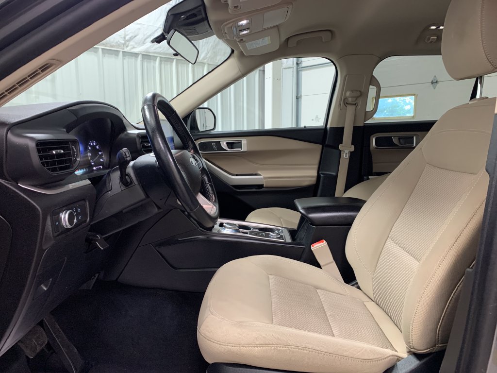Used 2022 Ford Explorer XLT AWD/4WD image 16