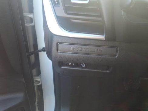 Used 2023 Nissan Rogue S AWD/4WD image 13