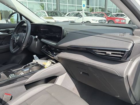 Used 2025 Buick Envision Preferred AWD/4WD image 18