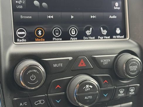Used 2018 Jeep Grand Cherokee Altitude AWD/4WD image 21