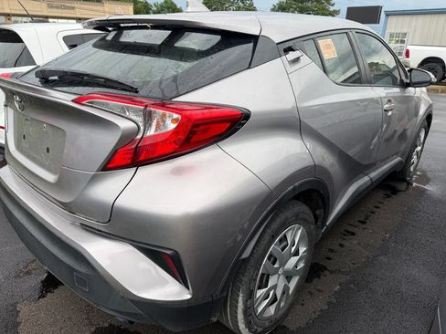 Used 2019 Toyota C-HR LE FWD image 14