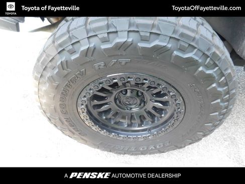 Used 2025 Jeep Wrangler Unlimited Rubicon w/ Convenience Group AWD/4WD image 7