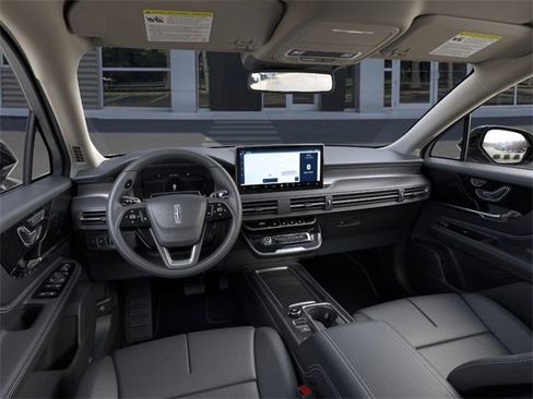 New 2025 Lincoln Corsair FWD image 9