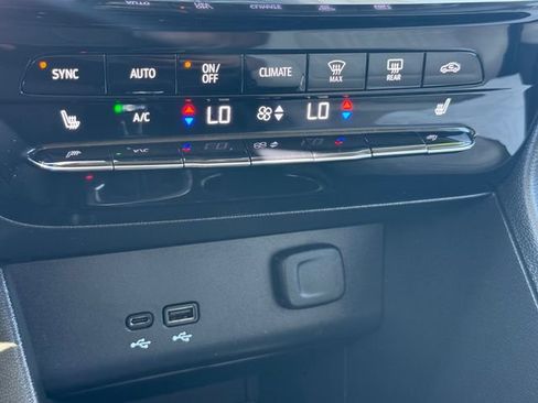Certified 2024 Buick Encore GX Avenir AWD/4WD image 20