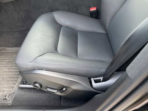 Certified 2025 Volvo XC60 B5 Plus image 19