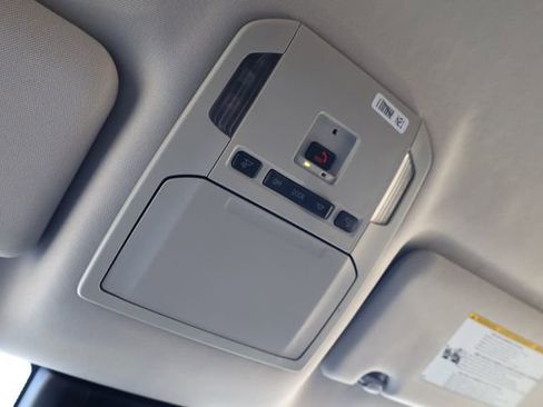 Used 2024 Toyota Highlander LE image 21