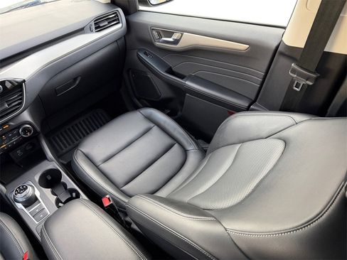 Used 2022 Ford Escape SEL w/ Technology Package image 17