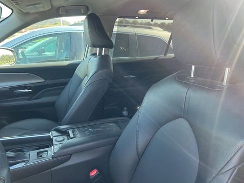 Used 2024 Toyota Grand Highlander XLE image 9