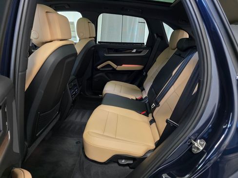 New 2025 Porsche Cayenne image 21