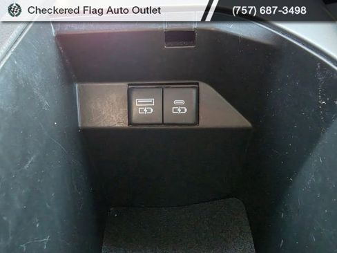 Used 2021 Toyota Camry LE FWD image 38