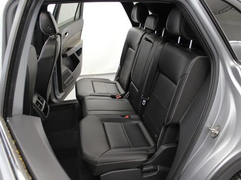 Used 2023 Volkswagen Atlas Cross Sport SE w/ Panoramic Sunroof Package AWD/4WD image 17