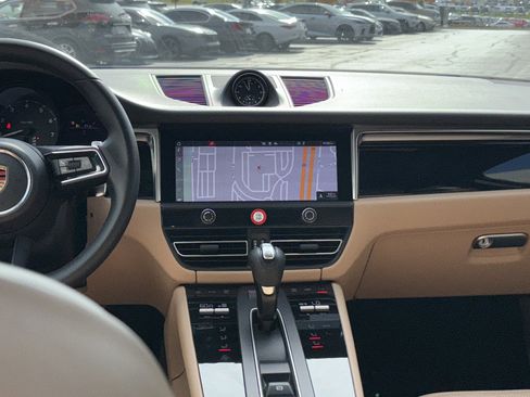Used 2024 Porsche Macan image 30