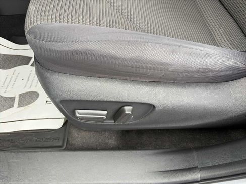 Used 2023 Toyota Highlander L FWD image 14