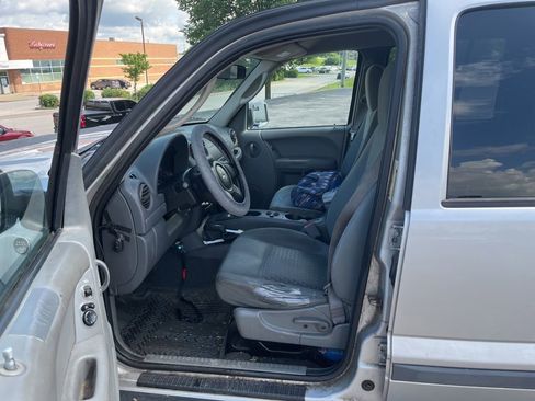 Used 2005 Jeep Liberty Sport AWD/4WD image 6