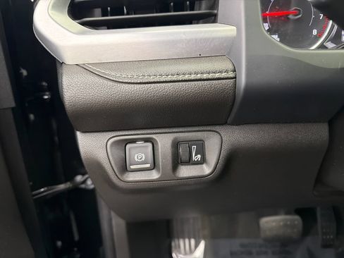 Used 2023 GMC Acadia SLT w/ Elevation Edition FWD image 32