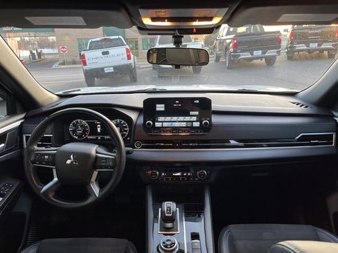 Used 2023 Mitsubishi Outlander SE Black Edition image 35