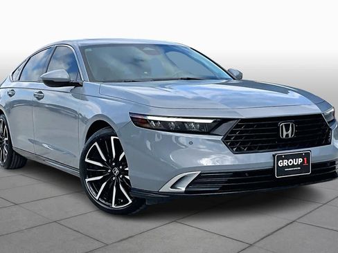 Used 2024 Honda Accord Touring image 3