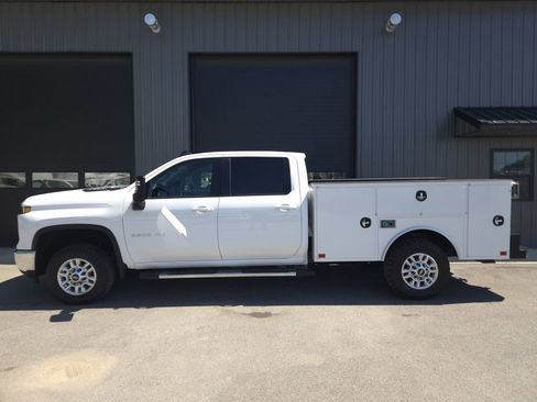 Used 2024 Chevrolet Silverado 2500 LT w/ Convenience Package AWD/4WD image 1