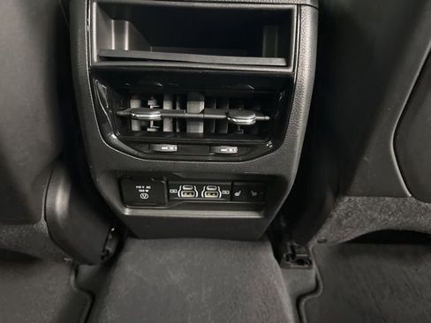 Used 2023 Jeep Grand Cherokee Limited w/ Trailer Tow Prep Group (B) AWD/4WD image 32