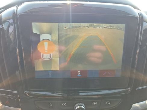 Used 2019 Chevrolet Traverse LT w/ LT Premium Package AWD/4WD image 17