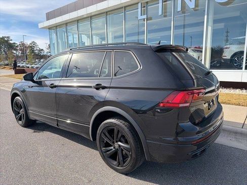 Used 2023 Volkswagen Tiguan SE R-Line image 3