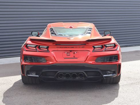 Used 2025 Chevrolet Corvette Z06 RWD image 6