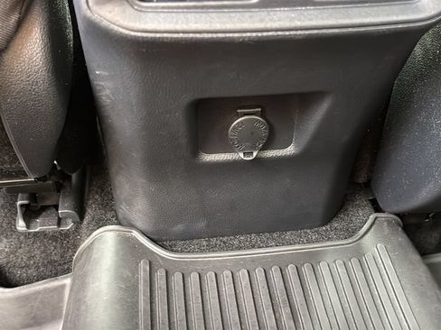 Used 2025 Toyota RAV4 LE AWD/4WD image 8